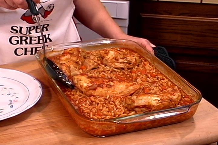 Kota me Manestra (Chicken with rice-shaped pasta)